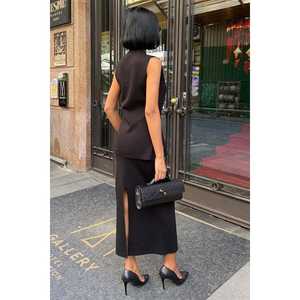 Ensemble en crêpe midi 10230 avec détail bouton doré et gilet – Accessoire de mode haut de gamme - Product Image 6