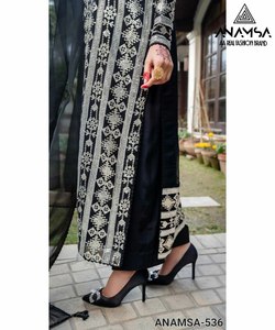 Moda paquistaní impresionante Color negro cuello redondo bordado corte recto borde largo Kurti y parte inferior con conjunto Dupatta - Product Image 6