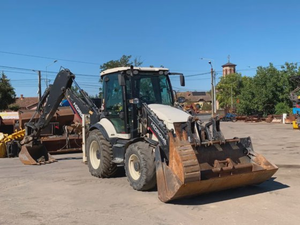Chargeuse-pelleteuse sur chenilles Hidromek HMK 102B d'occasion, à moteur diesel, avec une grande capacité de charge pour les équipements de construction - Product Image 1
