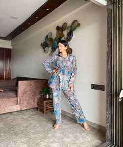 Fashion Fusion: Pakistani Style Salwar Kameez - Fusion of Traditional and Modern Styles, Creating a Chic and Stylish Fashion - Product Image 5