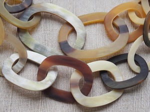 Collar de Lujo Hecho a Mano con Cuerno de Búfalo, Joyería Natural y Sostenible para Mujer, Alta Calidad - Product Image 5