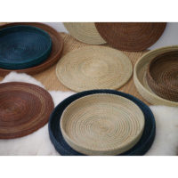 Ensemble de table tressé à la main en jonc naturel brun NOJA de la région de Kasserine