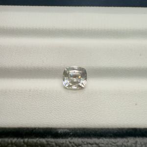 Pierres précieuses en vrac semi-précieuses en cristal de zircon incolore taillé sur coussin à facettes naturelles 7.7x7.3x5.2mm 3.18cts pour la fabrication de bijoux - Product Image 2