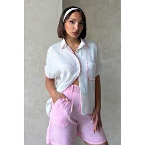 Blusa Elegante de Lino Rosa Crema con Diseño de Puntada de Pastor para Mujer - Product Image 5