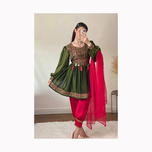 Collection de robes vintage brodées en soie de style afghan de robes vintage banjara balochi brodées à la main - Product Image 5