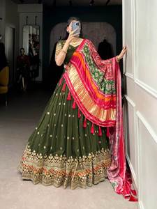 Vêtements ethniques de créateur modernes Look élégant Georgette Lehenga Choli & Dupatta avec paillettes et broderie de fil à vendre - Product Image 3