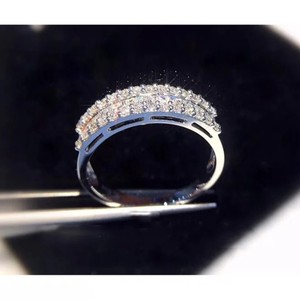 Anillo de Compromiso de Diamante Cultivado en Laboratorio con Claridad VVS en Oro Blanco de 14K para Mujer, Certificado IGI, Corte Baguette - Product Image 6