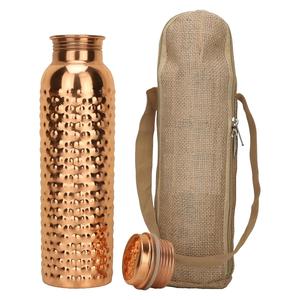 Botella de agua de cobre martillado punteado básico para uso en oficina con bolsa de transporte de yute botella de cuidado de Ayurveda útil digestiva disponible - Product Image 4