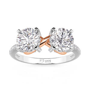 แหวนหมั้นทรงเจ้าหญิงและทรงลูกแพร์เคลือบโรเดียมสองสีจาก Jeulia - Product Image 1