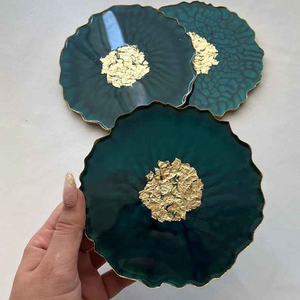 Dessous de verre en résine verte au design unique Dessous de verre décoratif polyvalent pour les fêtes de jardin Décor de fête et style à la maison par tradebit - Product Image 1