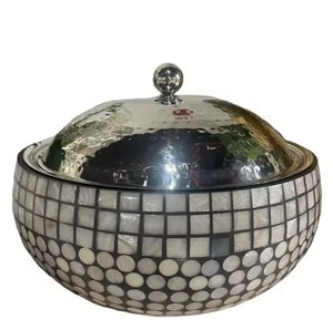 Casserole de luxe pour réchauffer les aliments avec poignée en fleur d'or et design en métal isolé pour l'affichage de buffet moderne - Product Image 4