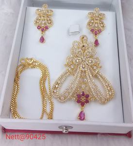 Ensemble de bijoux AD de qualité supérieure pour femmes avec collier et boucles d'oreilles classiques pour les mariages et les occasions ethniques - Product Image 3