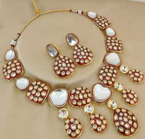 Collar Kundan chapado en oro de tendencia de alta calidad con hermosos pendientes para mujer, perfecto para ocasiones festivas, Ropa Étnica - Product Image 4