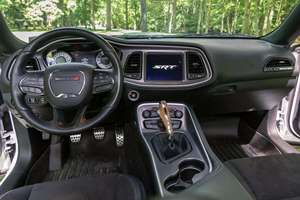 รถซีดานขนาดใหญ่สมรรถนะสูง ปี 2024 พร้อมเครื่องยนต์เทอร์โบ ปรับปรุงสมรรถนะบนสนามแข่งขันและคุณสมบัติระดับพรีเมียม เบาะหนัง หลังคาซันรูฟแบบพาโนรามา - Product Image 5