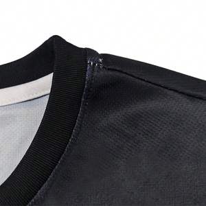 Maillot de football personnalisé avec nom et numéro sublimés, 100% polyester, tissu en maille, manches courtes, séchage rapide, pour l'été - Product Image 3