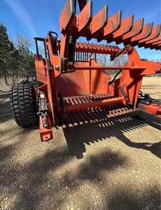 Ramasse-pierres Rite Way RR900, 7 grilles, trémie de 5 yd3, capacité de 27 pierres et puissance hydraulique robuste pour un nettoyage de terrain haute efficacité - Product Image 4