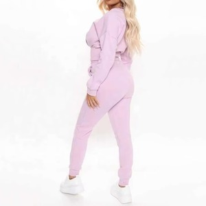 Vente en gros Ensemble de survêtements d'hiver imprimés pour femmes avec logo personnalisé OEM/ODM Sweat-shirt court et pantalon de jogging - Product Image 4