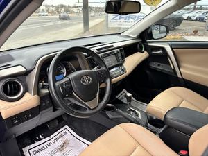 Toyota RAV4 Limited AWD SUV 2015, intérieur en cuir foncé, moteur turbo 8L, boîte de vitesses manuelle/automatique, pneus R16, essence électrique - Product Image 2