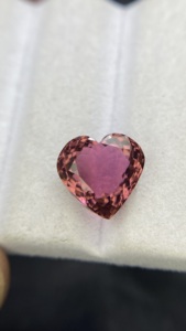 Tourmaline naturelle certifiée, taille cœur, pierre rare, teinte exceptionnelle, qualité de couleur excellente, 5,92 carats, loupe propre - Product Image 6