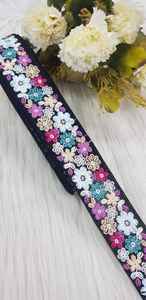 Hecho a medida en tela base de red, diseño floral, cordones bordados a máquina y en cuatro colores para vestidos de novia en 1,25 pulgadas. - Product Image 4