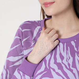 Wholesale Women <b>Crew</b> <b>Neck</b> <b>SweatShirt</b> Oversized Pullover Customized Printed <b>SweatShirt</b> Fashion Streetwear <b>Sweatshirt</b> - Product Image 5