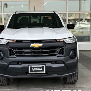 Chevrolet Colorado 2024 Camioneta de Trabajo Cabina Doble Tracción Trasera - Product Image 1