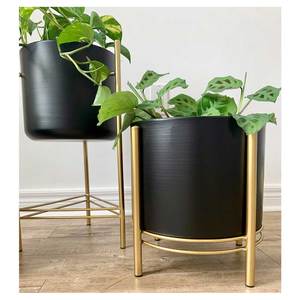 Elegantes macetas de metal de forma personalizada para el jardín del hogar y la decoración de la sala de estar Macetas y macetas únicas - Product Image 5