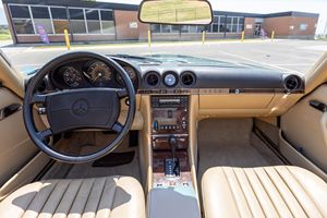 Mercedes-Benz 560SL de 1988, poco uso, sin reserva, motor V8, color azul verdoso metalizado, techo rígido de fábrica incluido, sin modificar. - Product Image 4