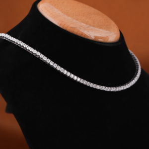 Collier élégant 14kt avec diamants ronds Moissanite parfait pour les fiançailles et les anniversaires - Product Image 3