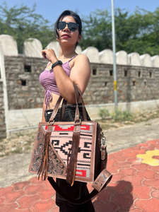 กระเป๋าหนังแกะสลักด้วยมือ Fringe Tote กระเป๋าสตางค์สไตล์ผ้า Jacquard กระเป๋าหนังสําหรับผู้หญิงหลายการใช้งาน - Product Image 3