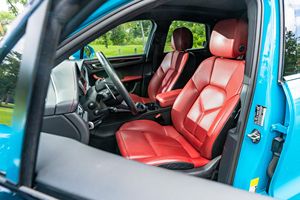 Porsche Macan S 2023 d'occasion en excellent état, V6 biturbo, transmission intégrale, bleu Miami, pack Premium Plus - Product Image 4