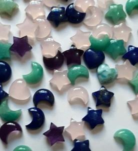 เครื่องประดับทันสมัยทำด้วยมือสำหรับทุกเพศเครื่องประดับแฟชั่นอินเทรนด์ที่น่าตื่นตาตื่นใจหลายสีธรรมชาติ Cabochon IGI ได้รับการรับรอง handแกะสลักที่ไม่ซ้ำกัน - Product Image 1