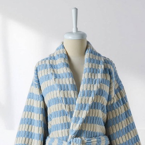 เสื้อคลุมอาบน้ำแบบตุรกี Pompom สีฟ้าอ่อน คอปกแบบผ้าคลุมไหล่ ผ้าฝ้าย 100% - Product Image 2