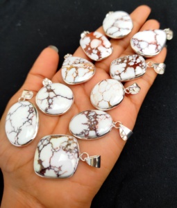 Collier à lunette fine pour femmes, élégant et unique, bijoux en argent sterling avec pendentif et breloque en plaqué or. - Product Image 4