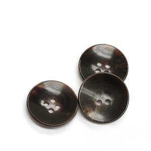 Botón Natural de Cuerno de Búfalo al por Mayor, Acabado en Blanco para Accesorios de Ropa, Alta Calidad - Product Image 3