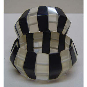 Pulseras elásticas de nácar y cuerno de alta calidad en diseños Pulseras dotadas de nácar Brazaletes para niñas - Product Image 2