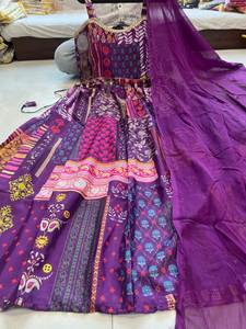 Navidad y fiesta nueva especial combinación multicolor manga menos patrón estilo Anarkali precioso vestido/conjunto de Kurti para mujer - Product Image 4