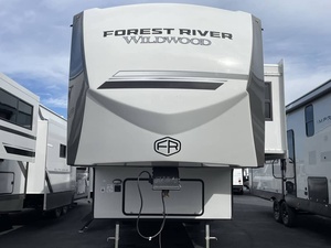 Nouveau 2025 F-o-r-e-s-t R-i-v-e-r Wildwood H-e-r-i-t-a-g-e G-l-e-n 325RL - Product Image 4