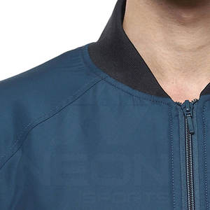 Chaqueta Bomber de Alta Calidad en Color Sólido, 100% Poliéster, con Bolsillos y Cierre, Chaqueta Bomber de Invierno para Hombre - Product Image 5