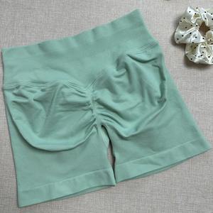 Couleur bonbon explosif trois sections taille serrée plissée sans couture trois points sport Yoga Shorts - Product Image 3
