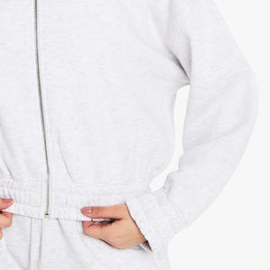 Sweat-shirt pour femme à col rabattu, prix de gros pour les acheteurs, avec fermeture éclair, matière décontractée et confortable pour l'hiver 2026 - Product Image 4