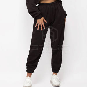 Conception personnalisée pour l'extérieur Ensemble de sweats à capuche courts pour femmes Ensemble de sweats à capuche courts confortables et de couleur unie - Product Image 6