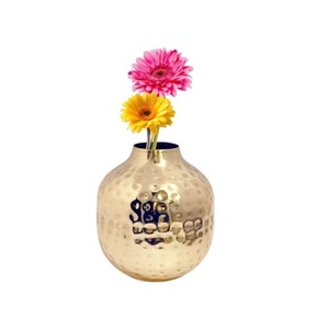 Jarrón de Flores de Aluminio Antiguo Hecho a Mano, Estilo Moderno, Decorativo para Bodas Indias, en Venta - Product Image 4