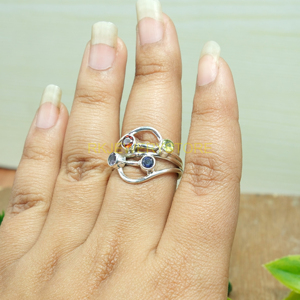 แหวนเงินแท้ 925 ประดับพลอยคุณภาพสูง ไอลไลท์สีน้ำเงิน อเมทิสต์สีม่วง โกเมนสีแดง เพอริดอตสีเขียว แหวนดีไซน์โดดเด่น เหมาะสำหรับเป็นของขวัญ - Product Image 2