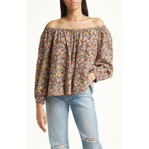 Top con Hombros Descubiertos Treasure & Bond, Estampado Floral Cally en Color Marfil, Talla Grande para Primavera - Product Image 1