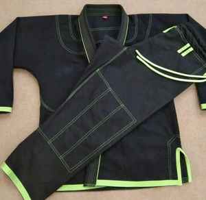 Conjuntos de Gi de Judo Hechos a Medida, Ropa Deportiva para Adultos con Colores Personalizados, Tela Transpirable de Poliéster/Algodón y Opciones de Logotipo Personalizado - Product Image 3