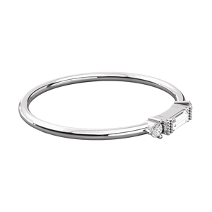 แหวนหมั้นเพชรทรงกลมและทรงบาแกตต์ 3 เม็ด สำหรับเธอ - Product Image 2