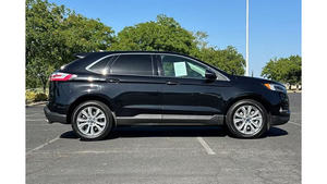 2022 Edge Titanium AWD Occasion en excellent état - Product Image 2