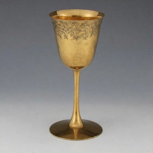 Gobelet en laiton Noble Sip Regal Calice à vin en métal Gobelet de finition antique traditionnelle pour les rituels religieux et les autels d'église - Product Image 1