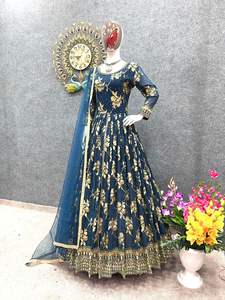 Robe de créateur en Faux Georgette de qualité supérieure avec broderie séquentielle et travail manuel en diamant avec fond et dupata - Product Image 4